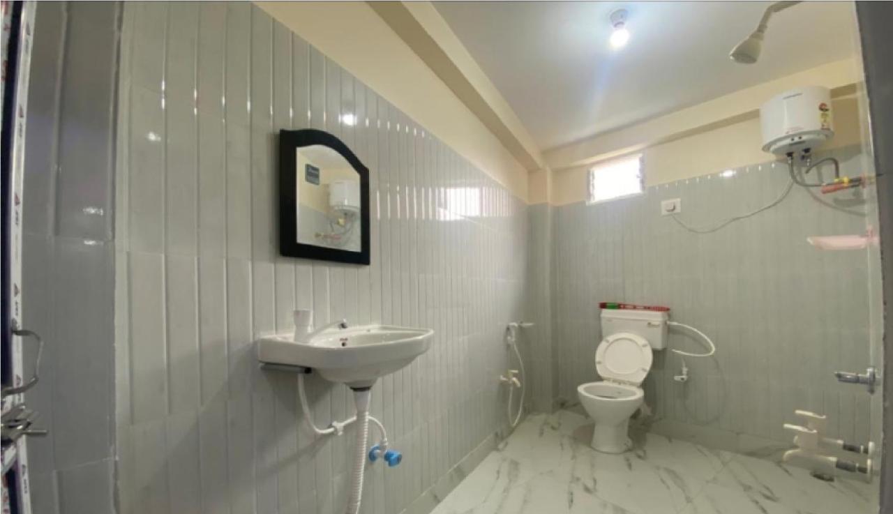 Hotel Ilora By Wb Inn Tarapith Extérieur photo